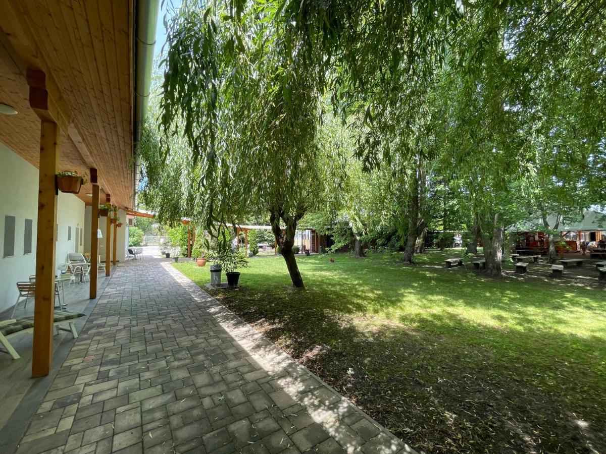 Liget Ueduelopark Fonyod Aparthotel Exterior photo